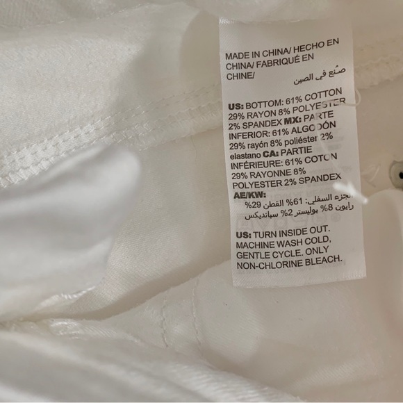 CHICO’S SO SLIMMING GIRLFRIEND SLIM LEG CROP WHITE STRETCHY JEANS WITH POCKETS - Picture 8 of 16